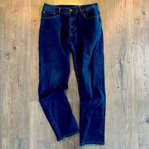 Izod Comfort Stretch straight fit jeans. 34x32.